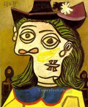 パブロ・ピカソ Painting - 紫色の帽子をかぶった女性の頭 1939 年キュビスト パブロ・ピカソ